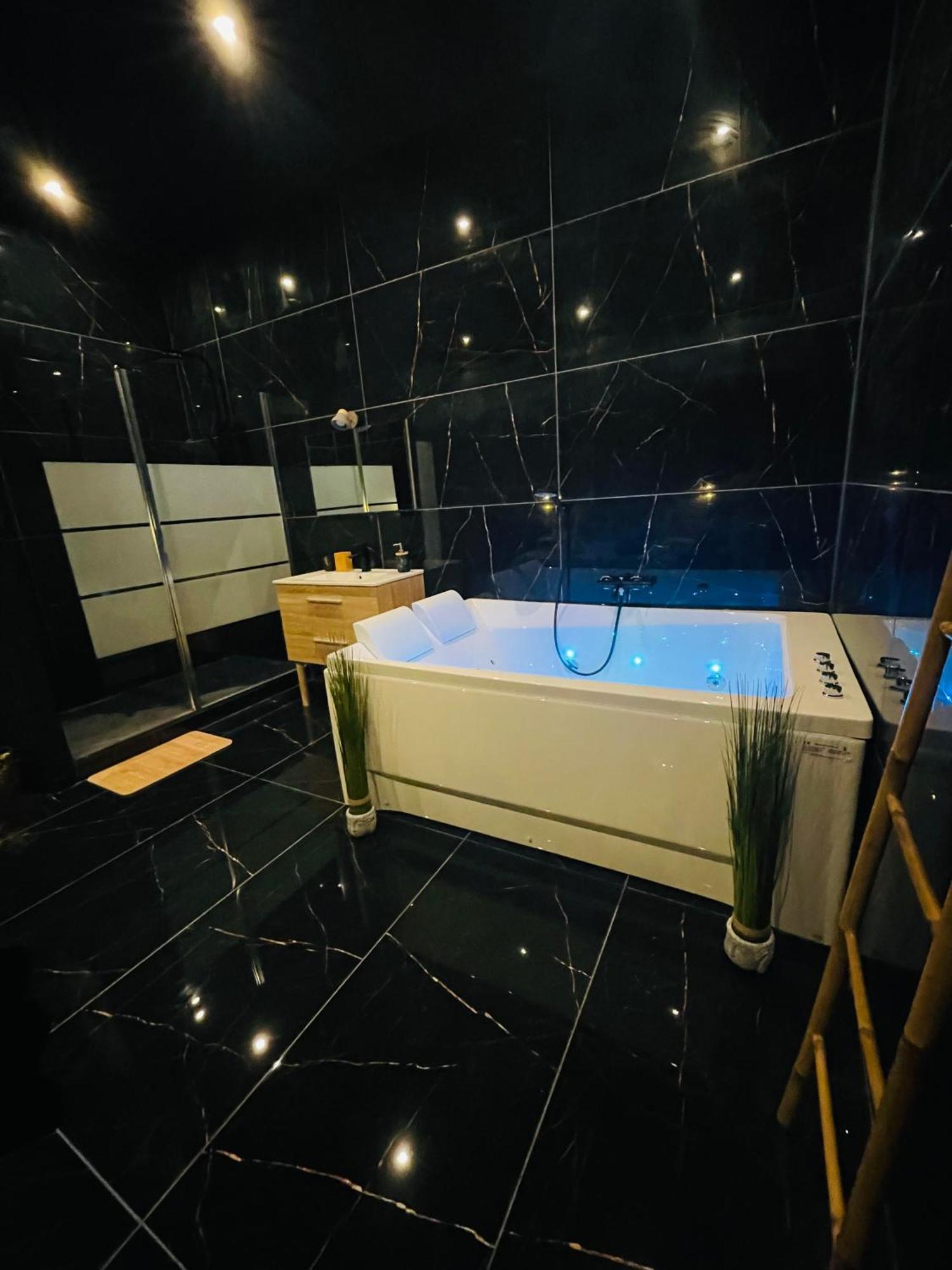 Jungle Love Room De L Hermitage ตูร์นง-โซร์-โฮน ภายนอก รูปภาพ